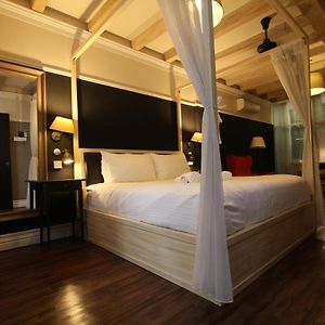 Deluxe King Suite